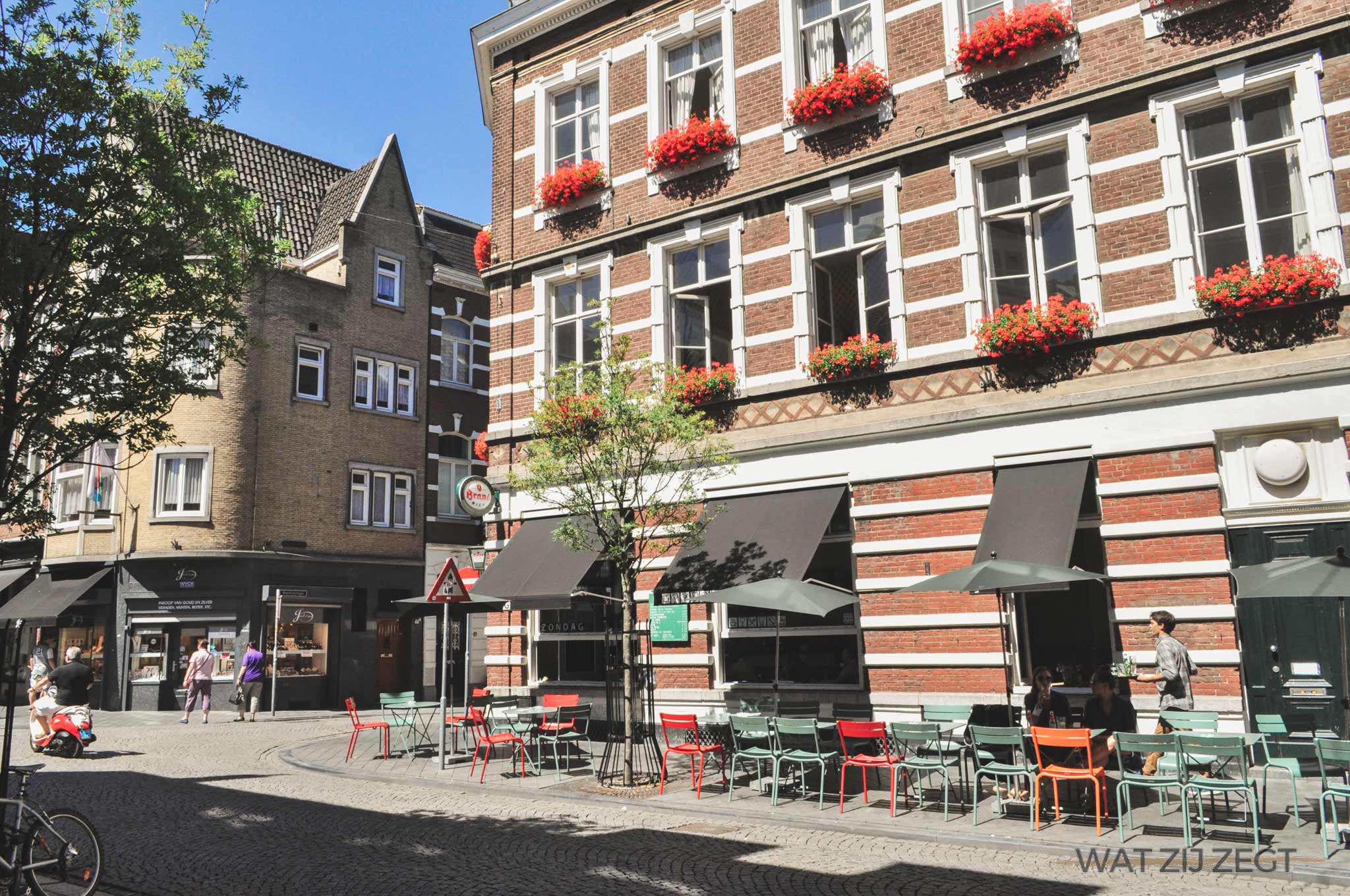 Bezoek Cafe Zondag in Maastricht hotspot WAT ZIJ ZEGT