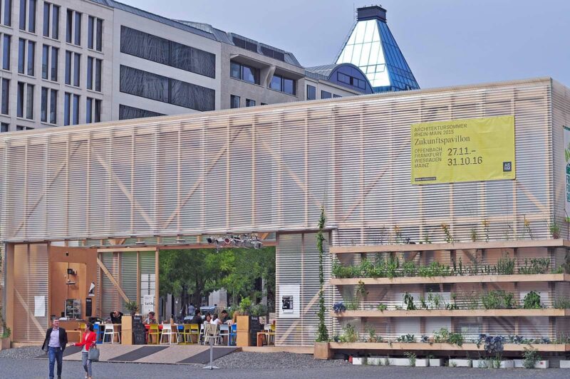 Stedentrip Frankfurt: wat te doen in Frankfurt Doen in Frankfurt: koffie drinken bij het Zukunfstpavillon in Frankfurt