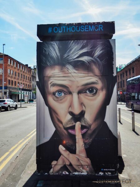 David Bowie vereeuwigd in street art in de straten van Manchester David Bowie vereeuwigd in street art in de straten van Manchester