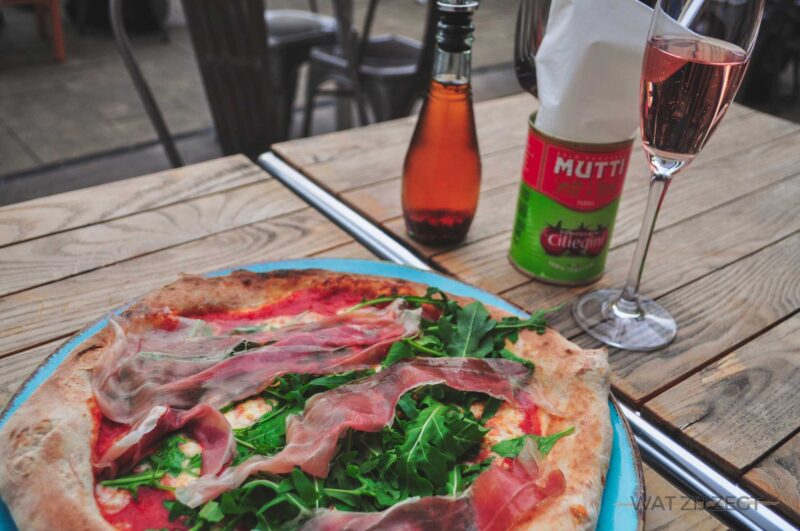 Pizza en prosecco bij Salvi's in Manchester Pizza en prosecco bij Salvi's in Manchester