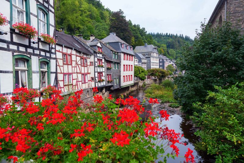 Autovakantie in Europa: bezoek Monschau in de Duitse Eifel Monschau in de Duitse Eigel