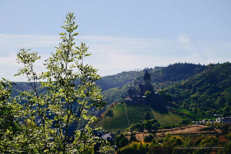Uitzicht op de bekende burcht van Cochem vanuit de stoeltjeslift